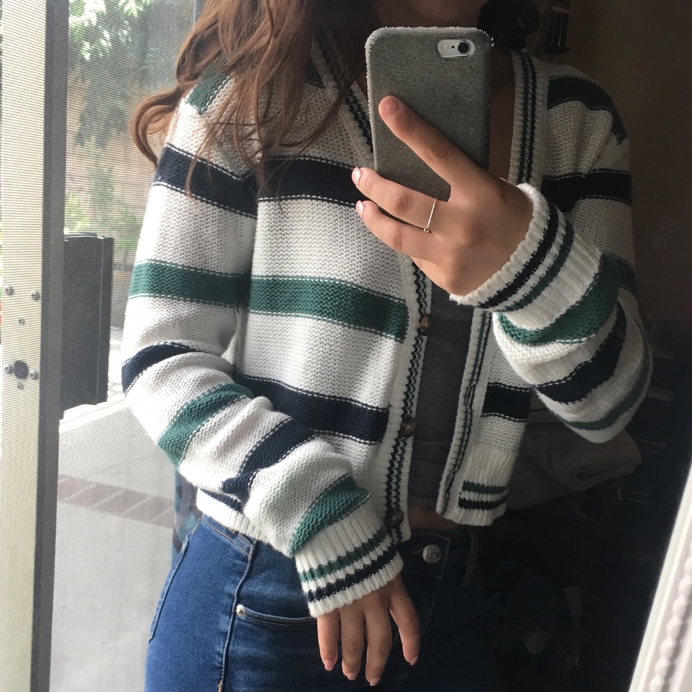 Knitted cropped sweater
